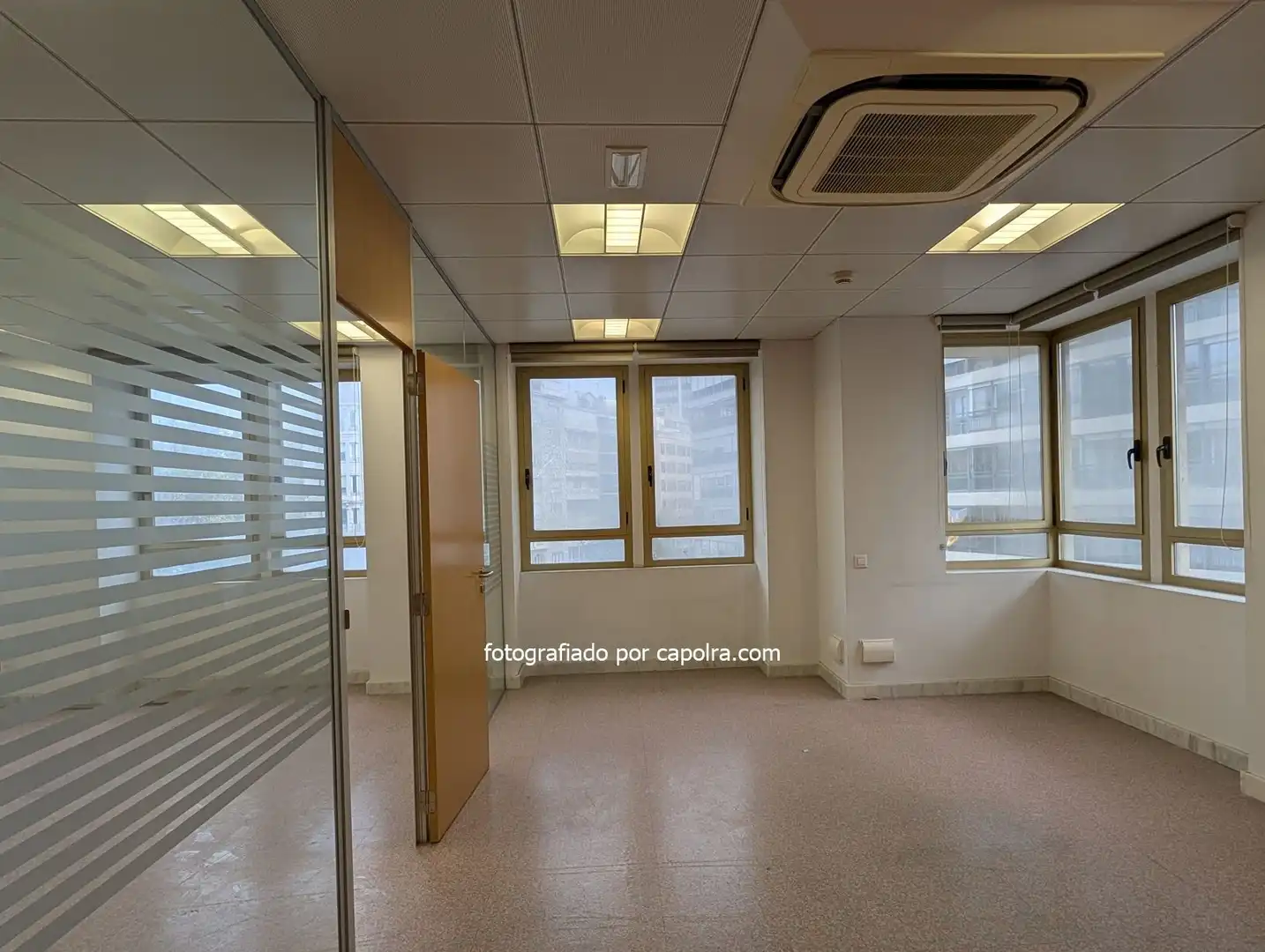 Büro zum Verkauf in Barcelona mit Klimaanlage und Heizung