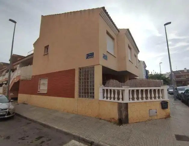 Vista exterior de Piso en venta en Pedanías Este