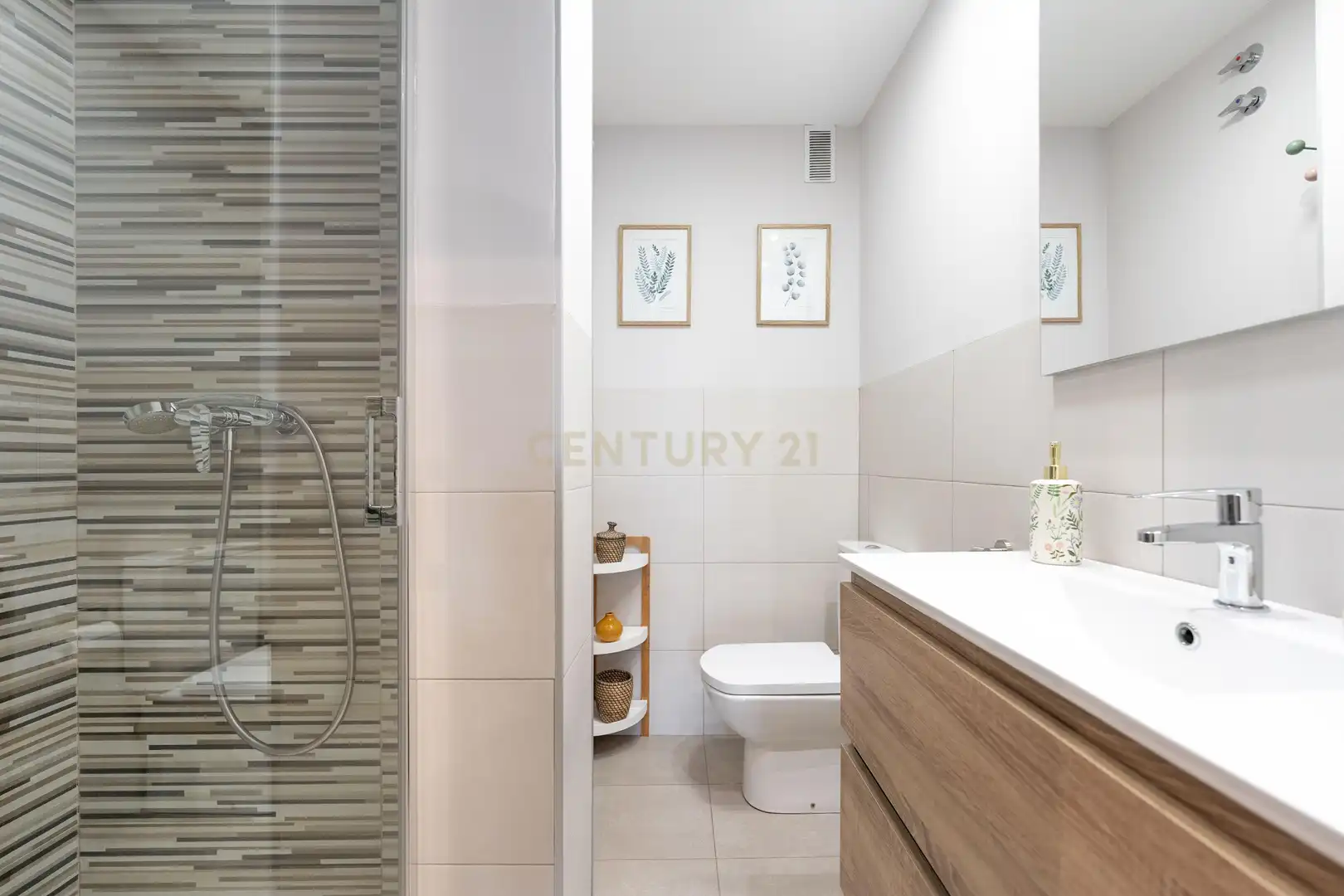 Bany de Apartament en venda en Madrid amb Aire condicionat, Traster i Forn