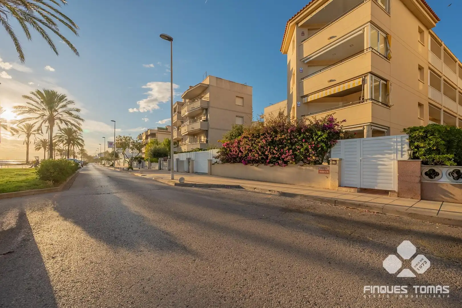 Vista exterior de Piso en venta en Cunit con Aire acondicionado, Terraza y Amueblado