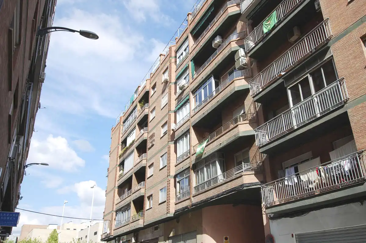 Vista exterior de Pis en venda en Granada amb Traster i Balcó