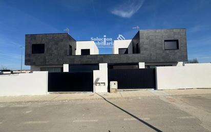 Single-family semi-detached for sale in CALLE PEÑALARA, 14, Carbajosa de la Sagrada