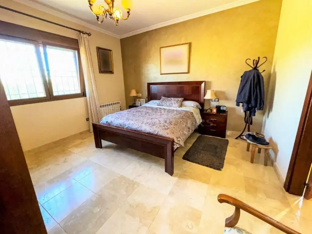 Dormitori de Casa o xalet en venda en Orihuela amb Aire condicionat, Jardí privat i Traster