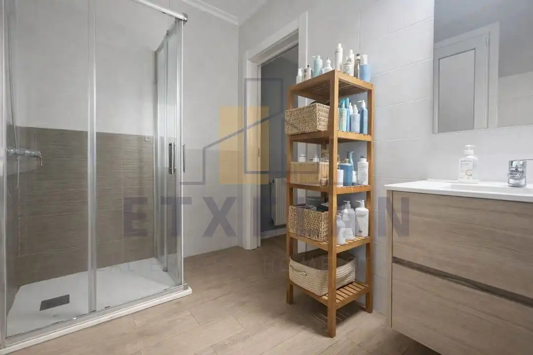 Badezimmer von Wohnung zum Verkauf in Elgeta mit Heizung und Abstellraum