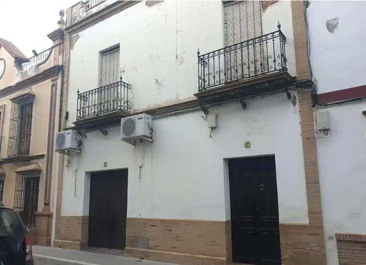 Vista exterior de Casa adosada en venta en Lora del Río