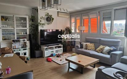 Living room of Flat to rent in  Madrid Capital  with Air Conditioner, Heating and Storage room