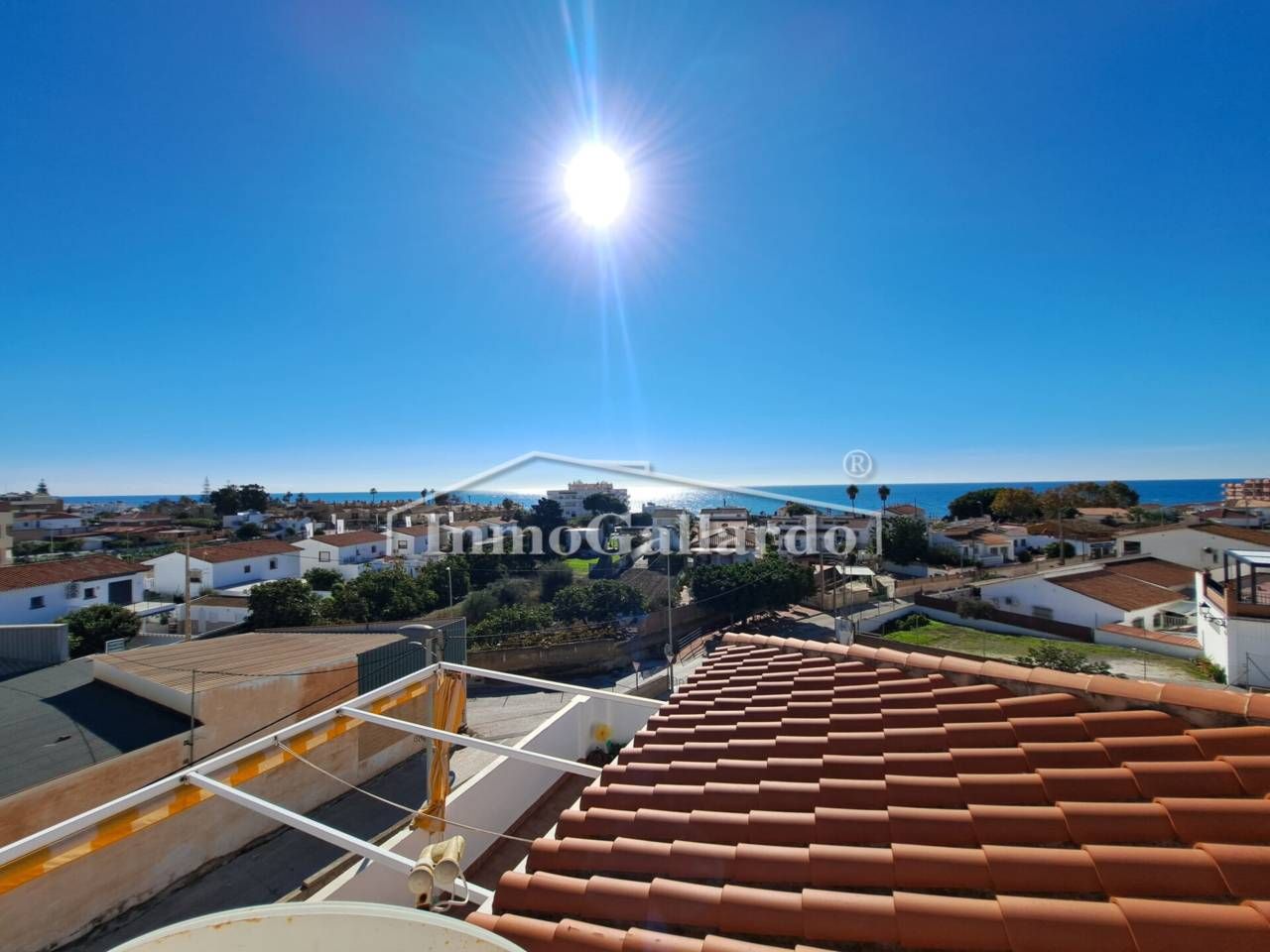 Vista exterior de Àtic en venda en Rincón de la Victoria amb Aire condicionat, Terrassa i Traster