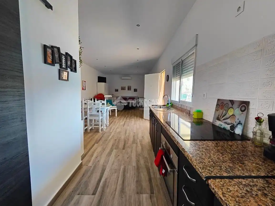 Cuina de Finca rústica en venda en Los Palacios y Villafranca amb Aire condicionat i Terrassa