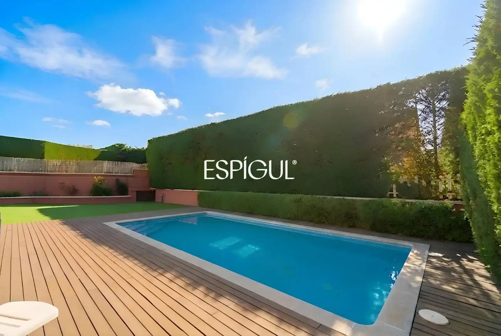 Swimming pool of Houses for sale in Sant Cugat del Vallès  with Air Conditioner, Heating and Storage room