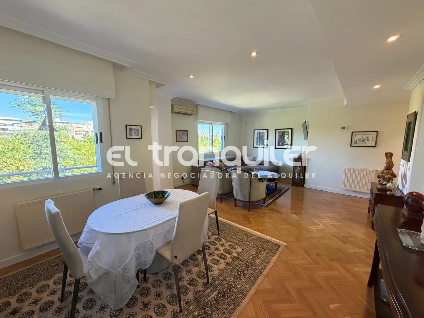 Living room of Flat for rent in San Sebastián de los Reyes  with Air Conditioner, Parquet flooring and Furnished