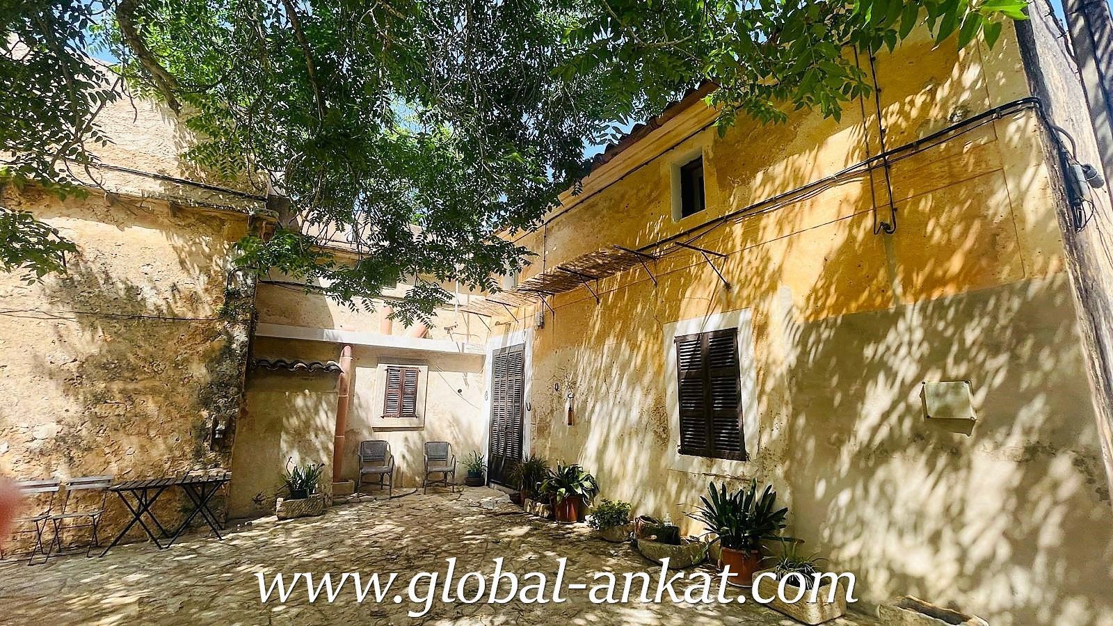 Vista exterior de Finca rústica en venda en Felanitx amb Jardí privat, Terrassa i Traster