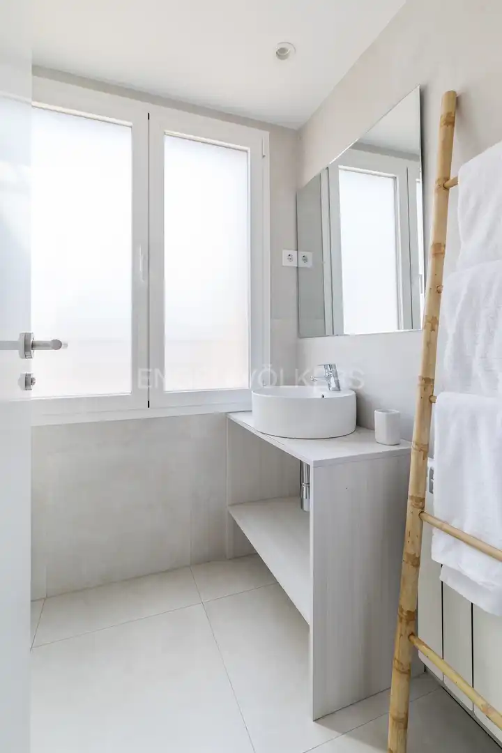 Baño de Apartamento de alquiler en Madrid con Aire acondicionado, Calefacción y Terraza