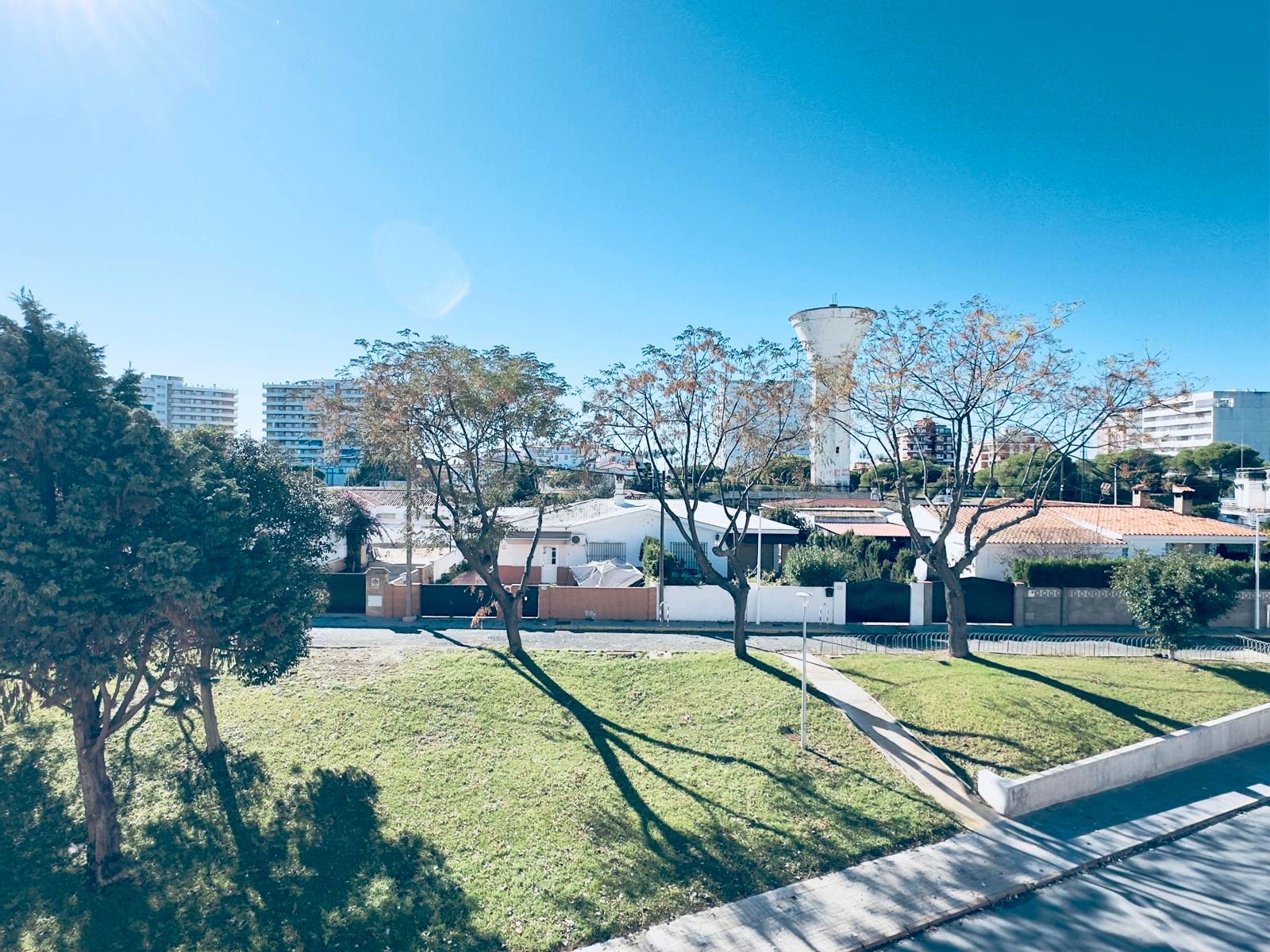 Vista exterior de Casa adosada en venda en Punta Umbría amb Terrassa, Traster i Moblat