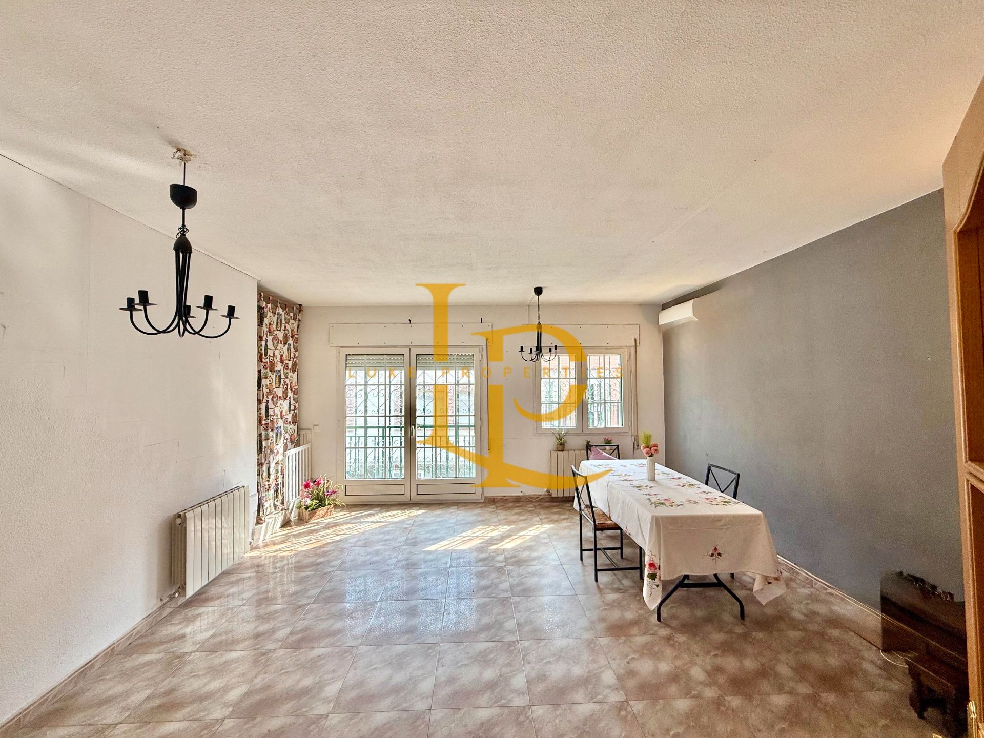 Menjador de Casa o xalet en venda en Fuente El Saz de Jarama amb Aire condicionat, Calefacció i Forn