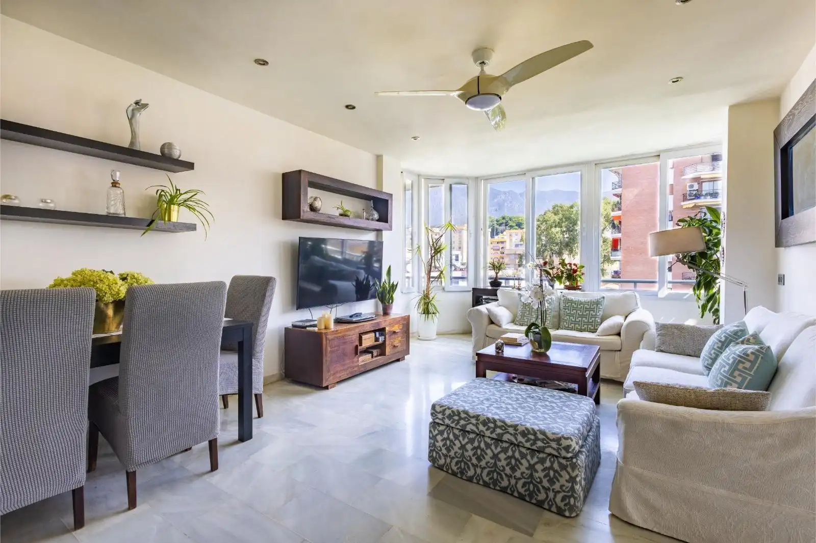 Living room of Attic for sale in Marbella  with Community pool