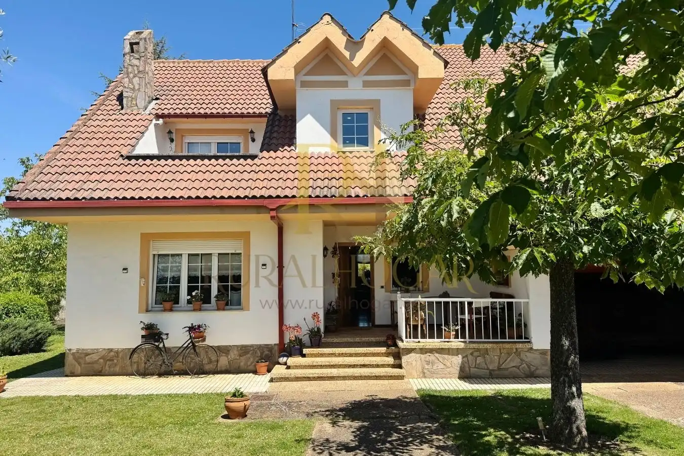 Vista exterior de Casa o chalet en venta en Santovenia de la Valdoncina con Calefacción, Jardín privado y Parquet