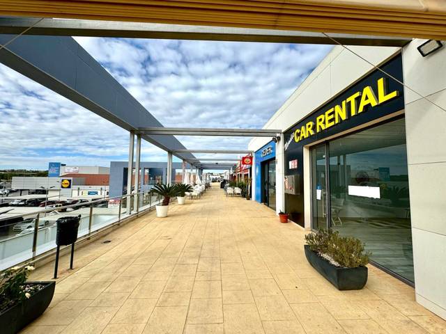 Local comercial en Alquiler en La Zenia