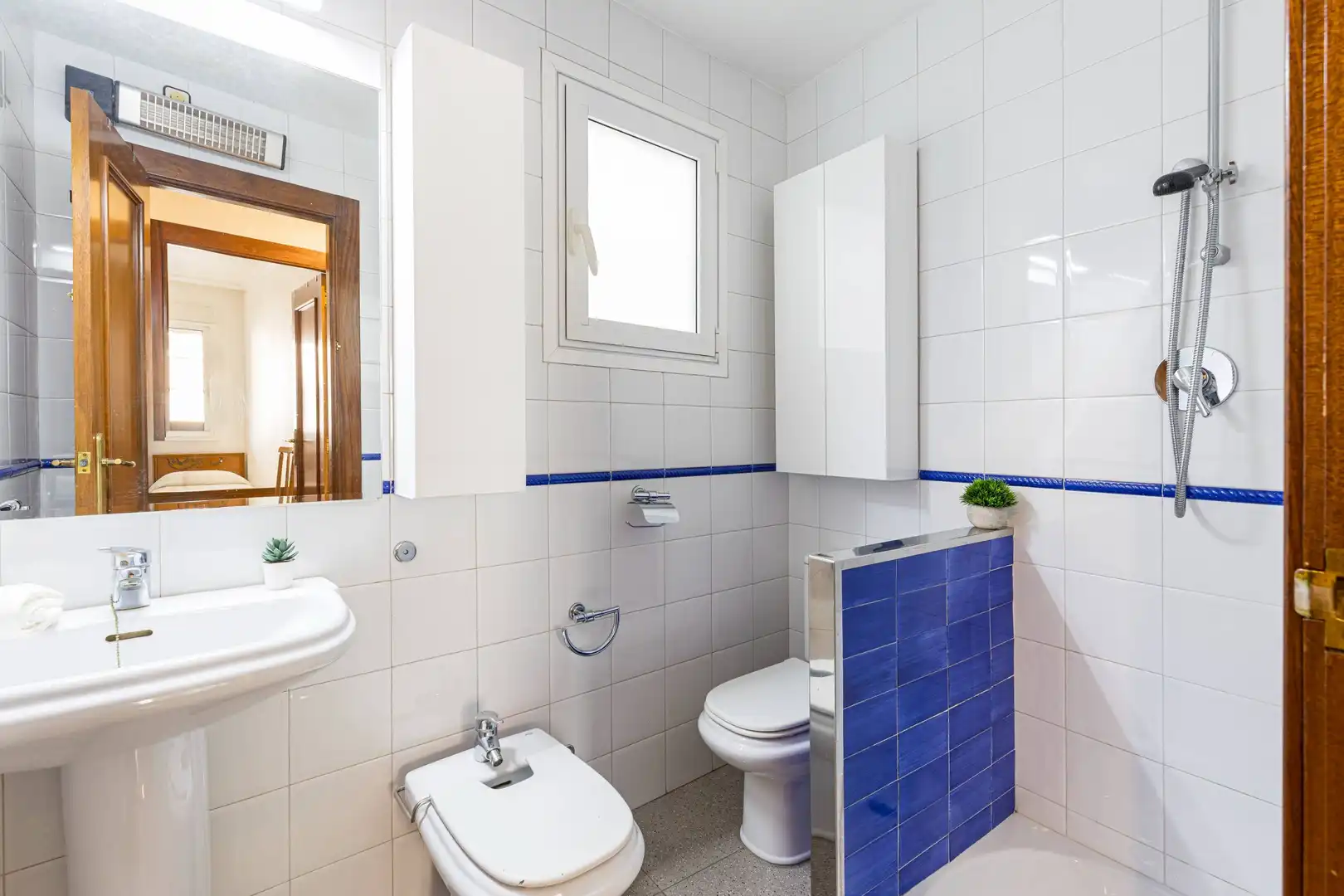 Bathroom of Flat for sale in Sur