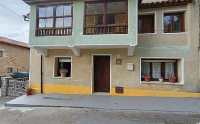 Vista exterior de Casa o xalet en venda en San Felices de Buelna