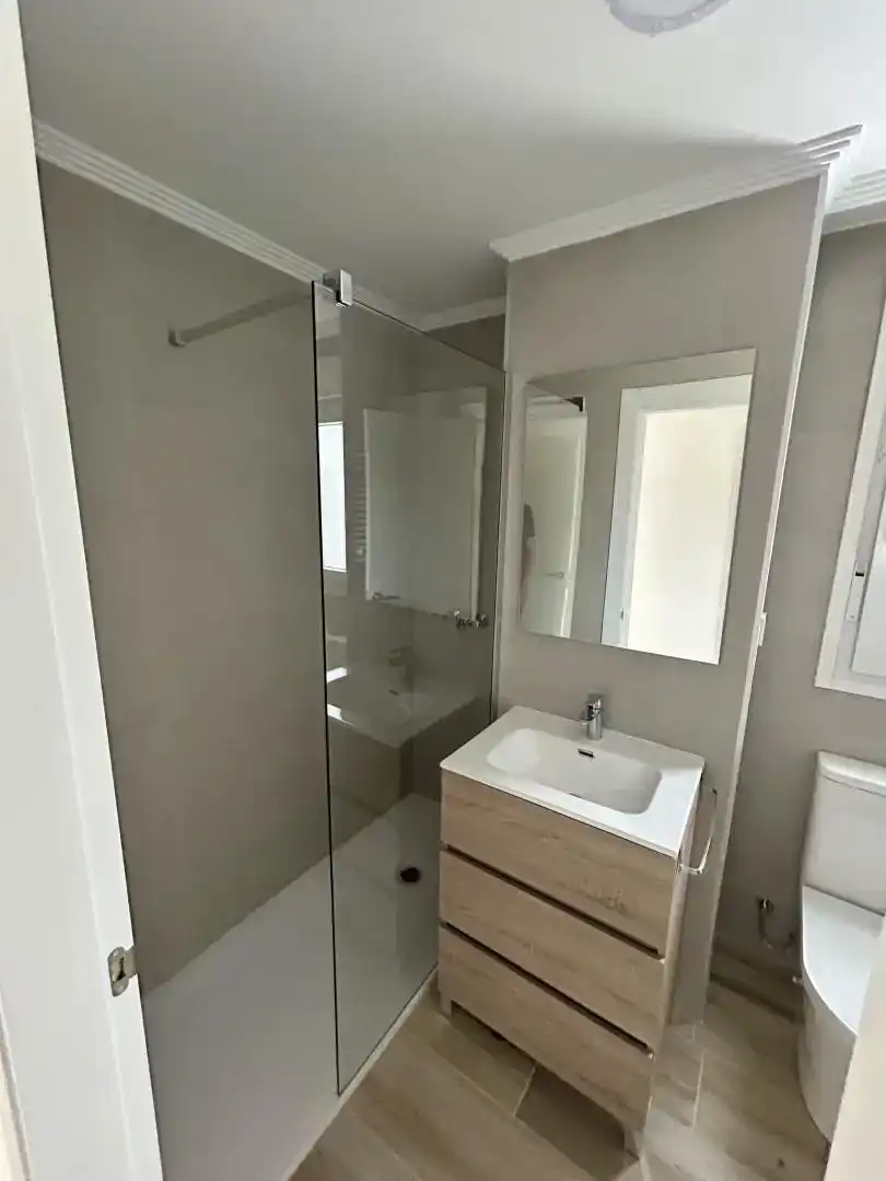 Baño de Piso de alquiler en Santander con Trastero
