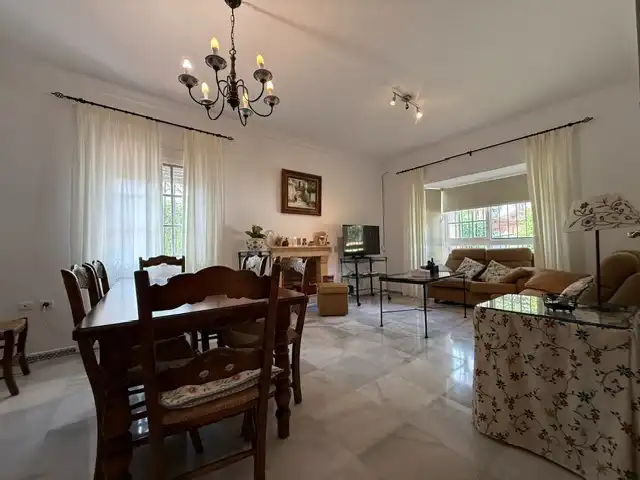 Sala d'estar de Casa o xalet en venda en Chiclana de la Frontera amb Aire condicionat, Terrassa i Moblat
