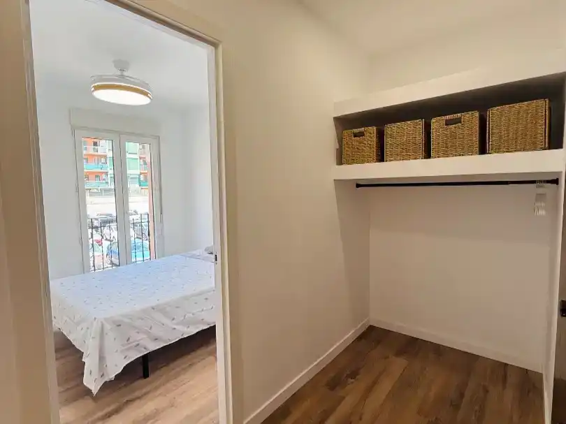 Schlafzimmer von Wohnung zur Miete in Zaragoza mit Parkett, Möbliert und Balkon