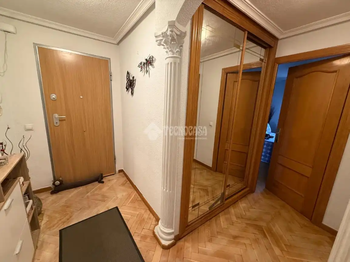 Piso en venta en Madrid con Calefacción y Amueblado