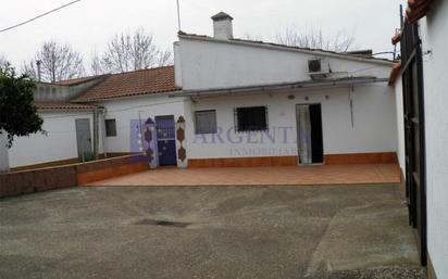 Vista exterior de Finca rústica en venda en Cáceres Capital amb Jardí privat