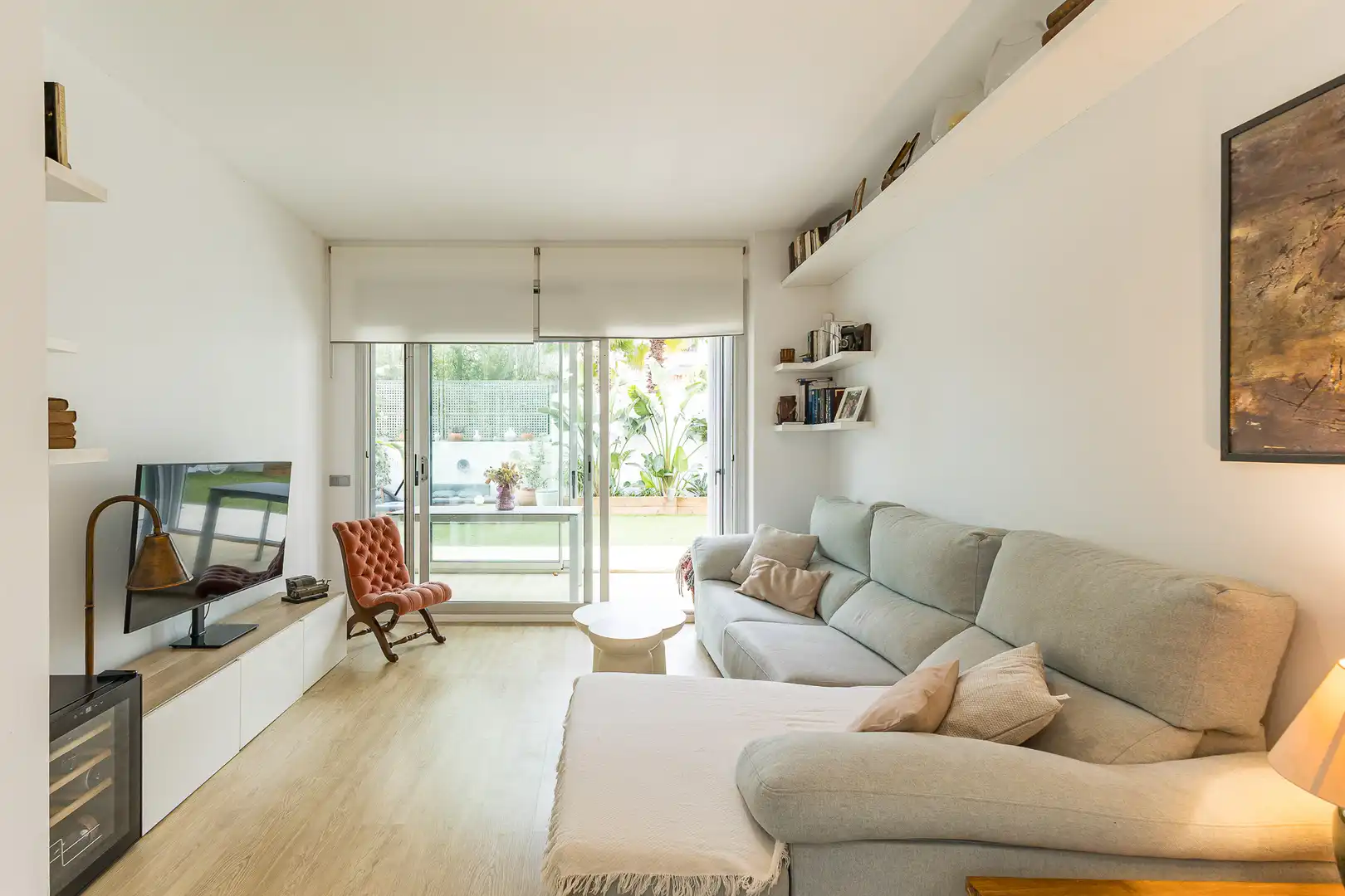Wohnzimmer von Wohnungen zum Verkauf in Sitges mit Klimaanlage, Heizung und Privatgarten