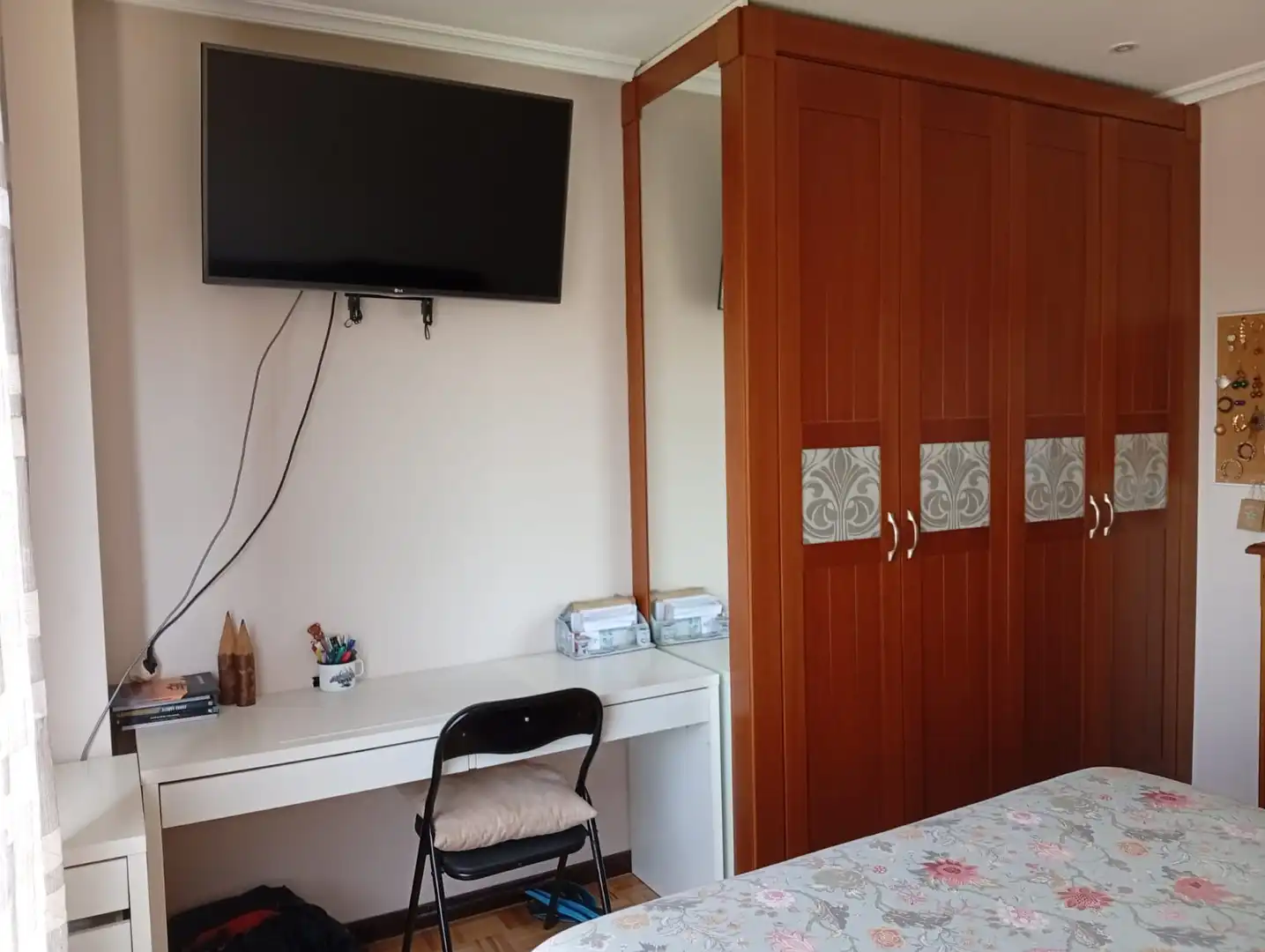 Habitación de Piso en venta en Gijón  con Calefacción, Parquet y Terraza