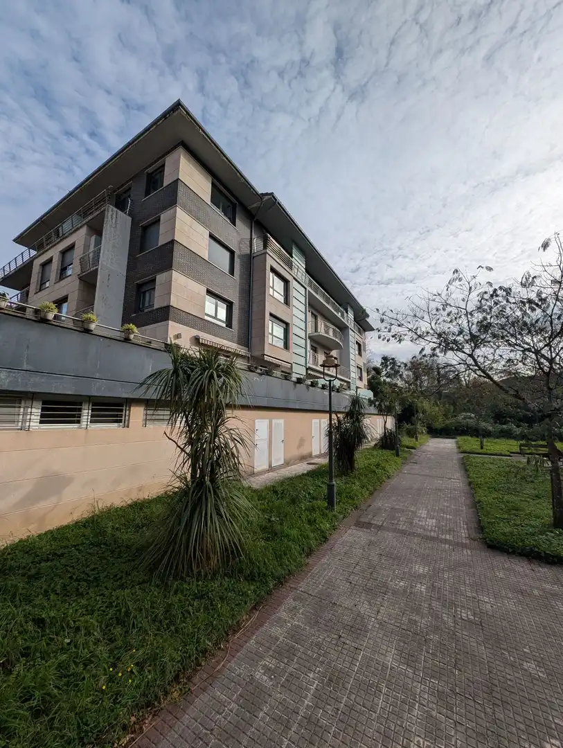 Vista exterior de Piso en venta en Usurbil con Calefacción, Terraza y Trastero
