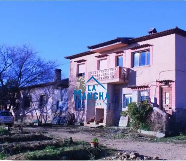 Außenansicht von Country house zum Verkauf in Hoya-Gonzalo