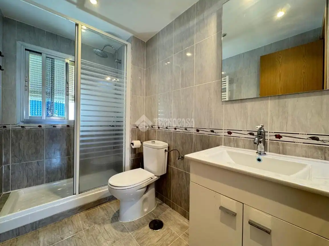 Baño de Piso en venta en Alcobendas con Calefacción, Parquet y Alarma