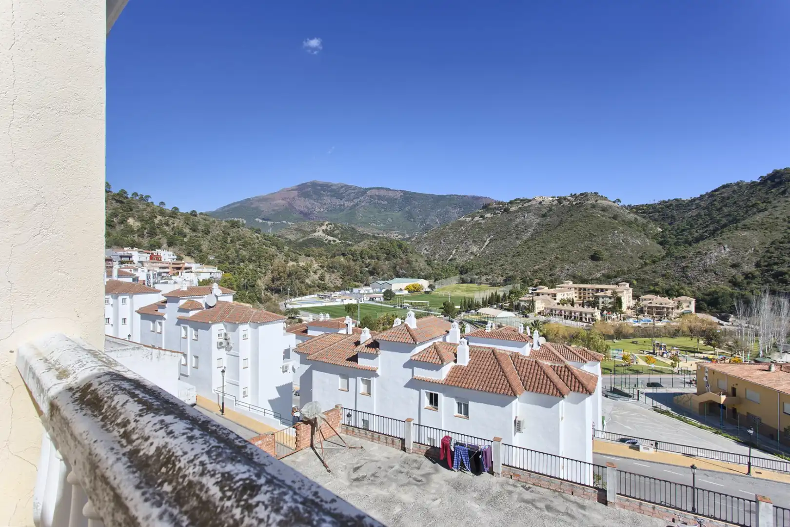 Adossat amb terrassa en venda a Benahavís pueblo, imagen 2