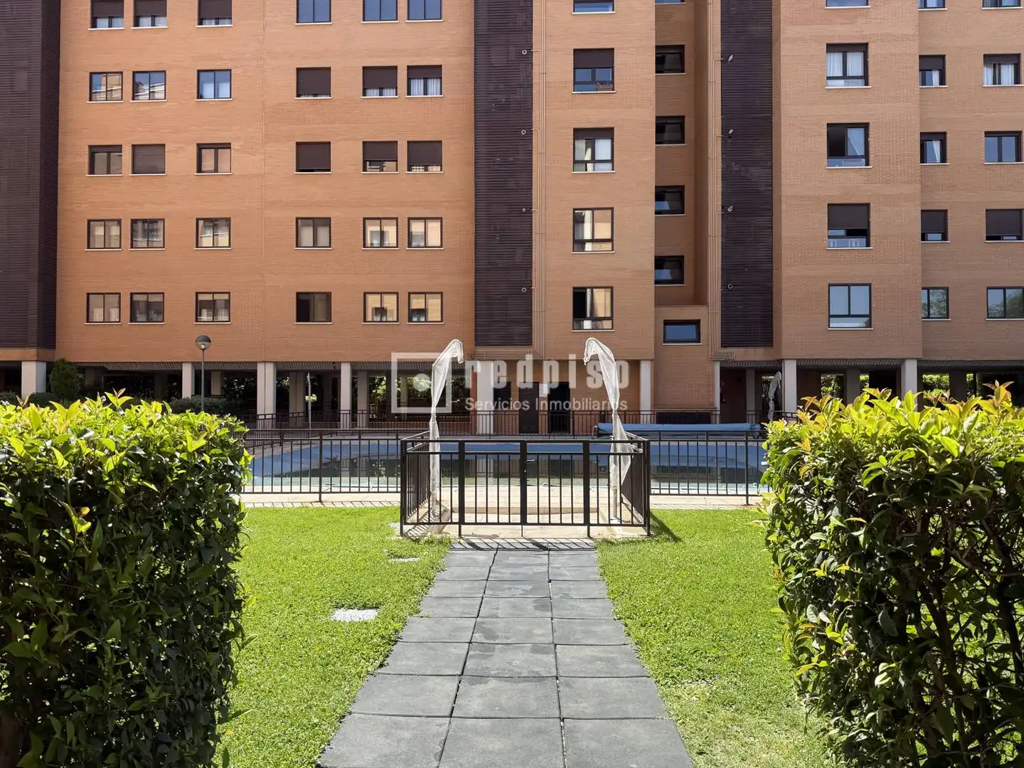 Vista exterior de Pis en venda en Madrid amb Calefacció, Jardí privat i Traster