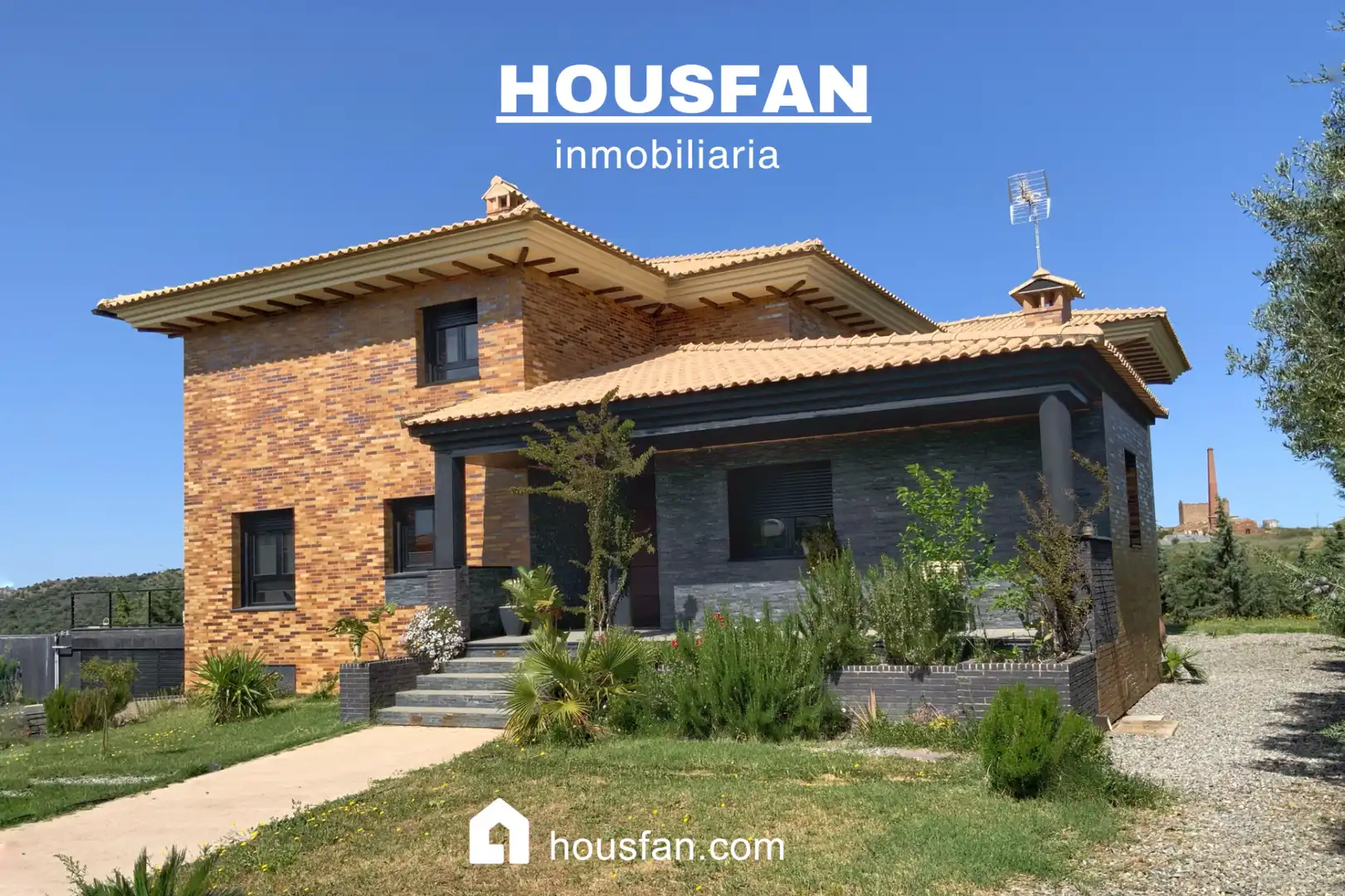 Vista exterior de Casa o xalet en venda en Cáceres amb Aire condicionat, Calefacció i Jardí privat
