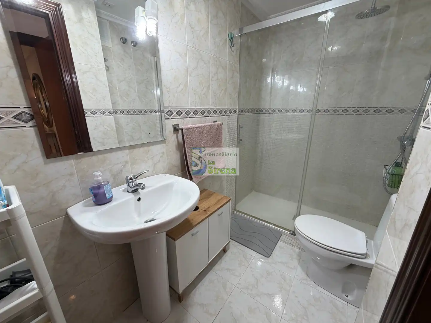 Baño de Piso de alquiler en Castro-Urdiales con Calefacción, Terraza y Amueblado