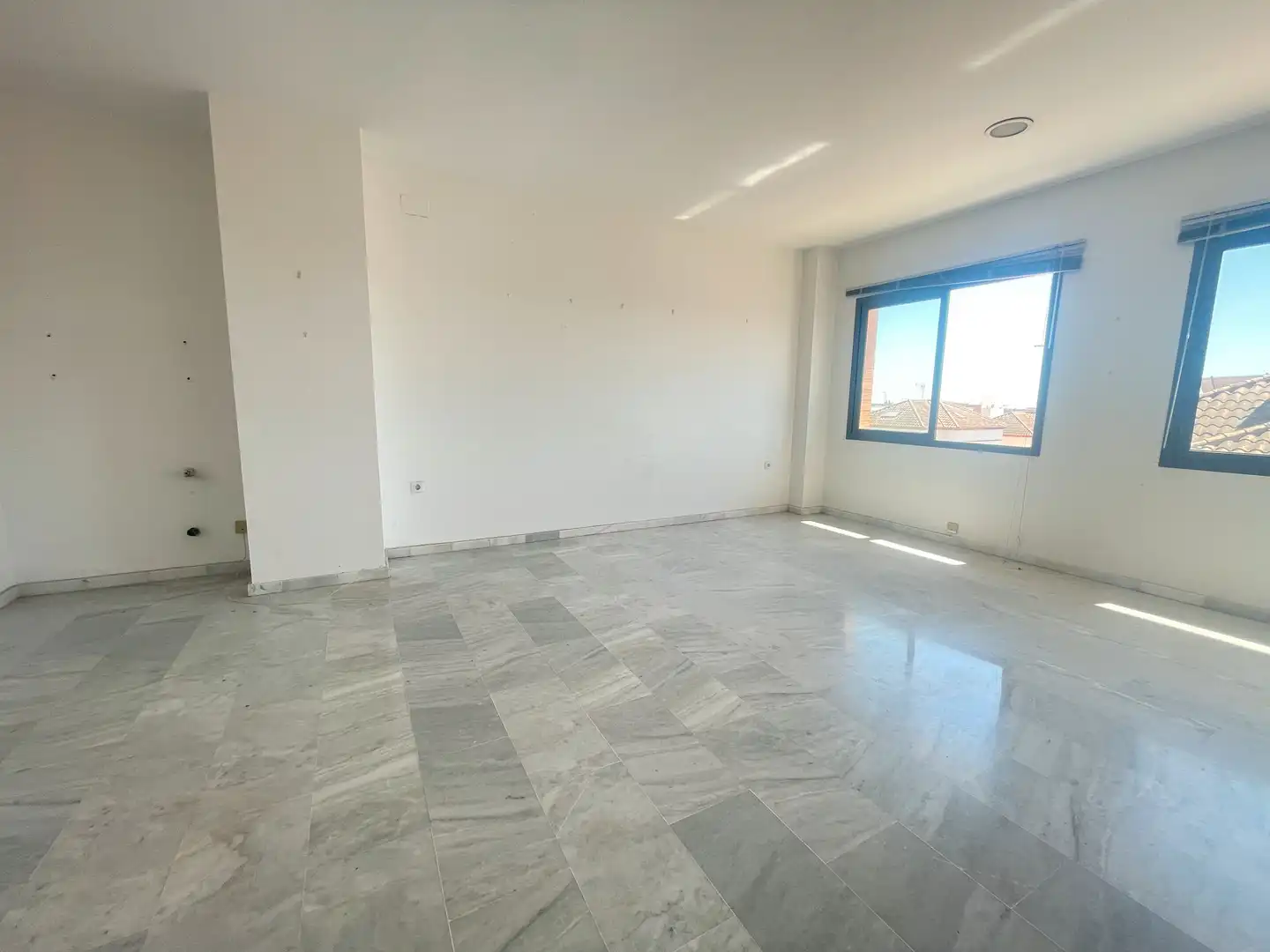 Habitación de Oficina de alquiler en Bormujos con Aire acondicionado