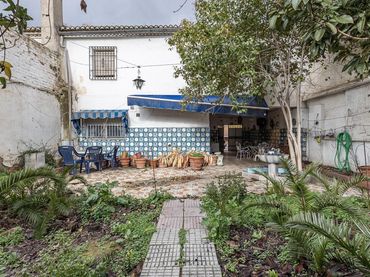 Adossat amb jardí en venda a Calle ANTONIO MACHADO