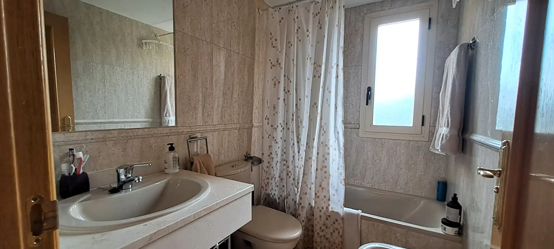Bathroom of Flat for sale in Madrid  with Air Conditioner, Heating and Terrace