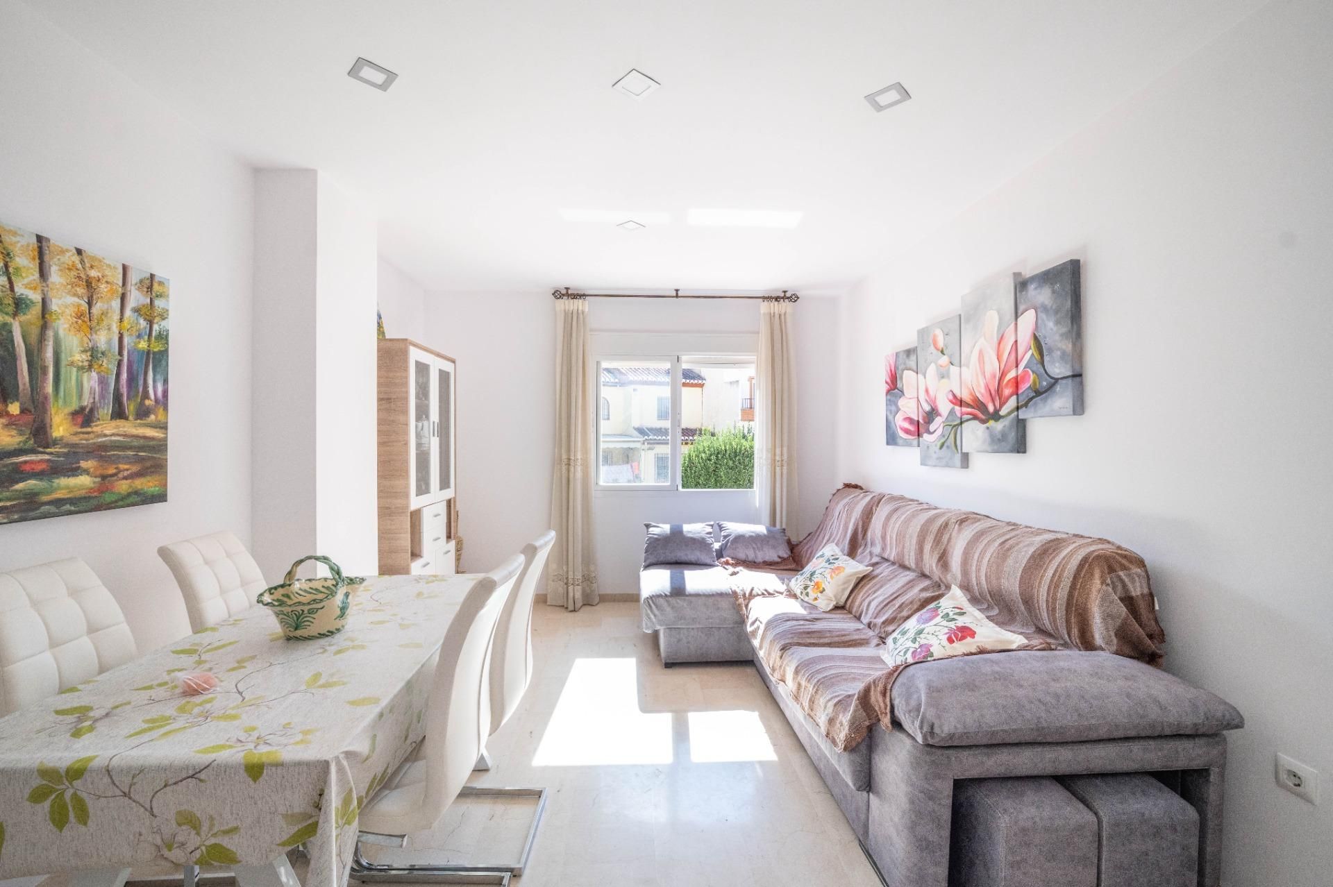 Sala de estar de Piso en venta en Churriana de la Vega con Calefacción