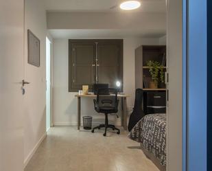 Bedroom of Flat to share in  Valencia Capital  with Air Conditioner and Terrace