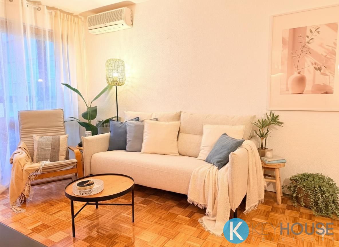 Living room of Flat for sale in San Fernando de Henares  with Air Conditioner, Heating and Parquet flooring