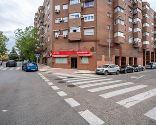 Vista exterior de Local en venda en Alcorcón amb Aire condicionat, Terrassa i Moblat