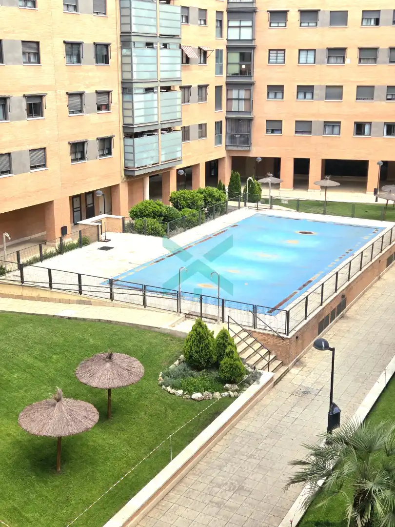 Piscina de Pis en venda en Madrid amb Aire condicionat, Calefacció i Jardí privat