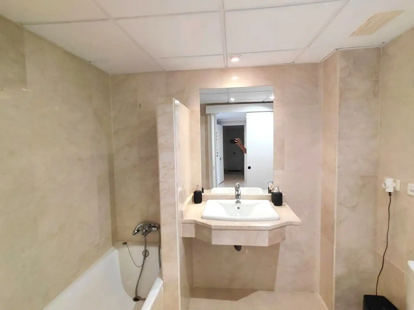 Baño de Piso en venta en Marbella con Aire acondicionado, Calefacción y Terraza