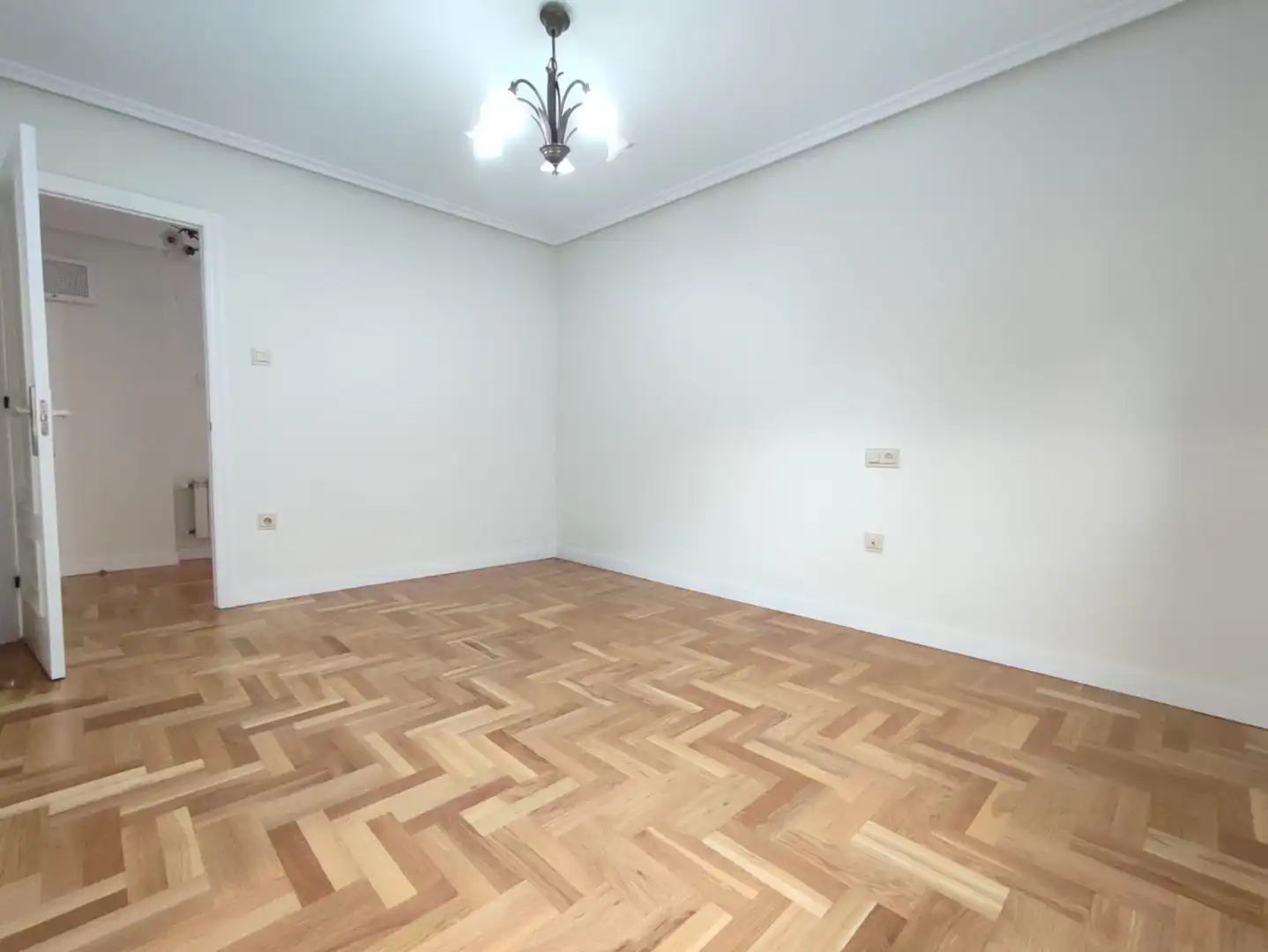 Wohnung zur Miete in Gijón  mit Heizung, Parkett und Abstellraum