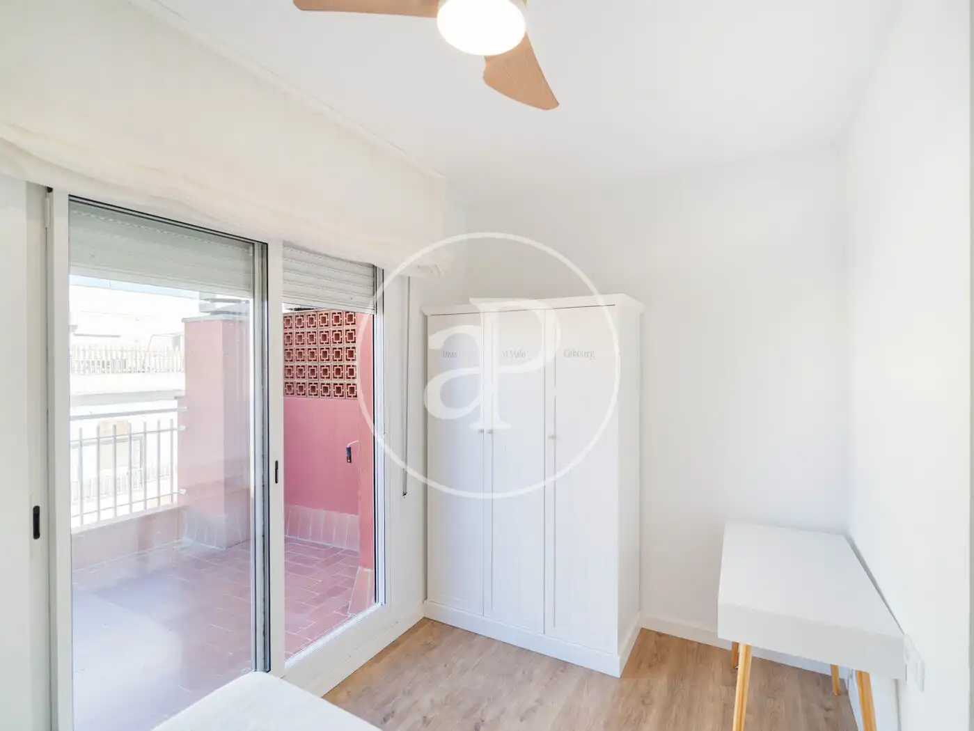 Schlafzimmer von Dachboden zum Verkauf in L'Hospitalet de Llobregat mit Klimaanlage, Heizung und Terrasse
