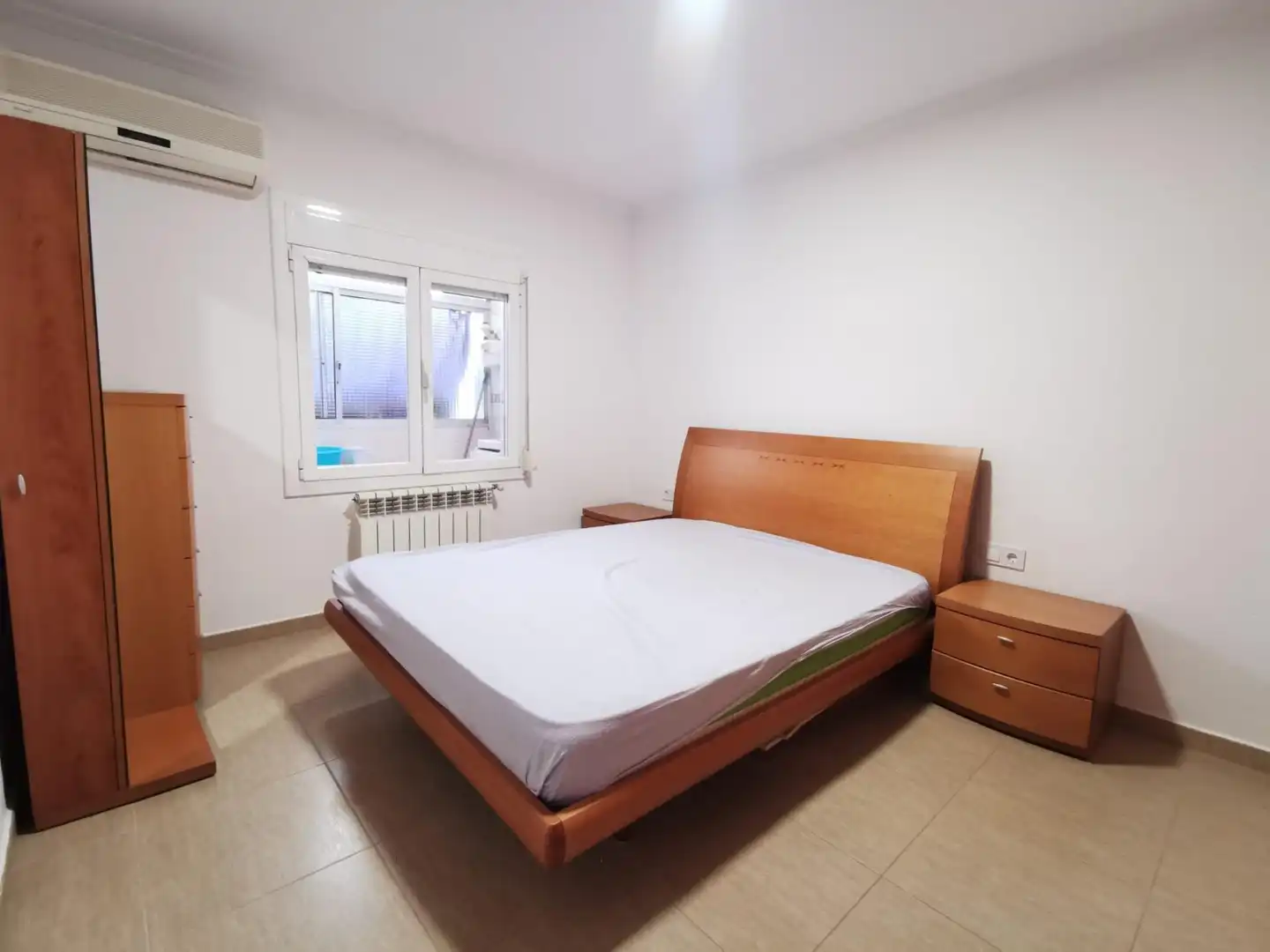 Schlafzimmer von Wohnung zum Verkauf in Montmeló mit Klimaanlage, Heizung und Balkon