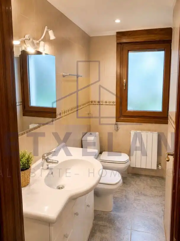 Badezimmer von Wohnung zum Verkauf in Elgeta mit Heizung